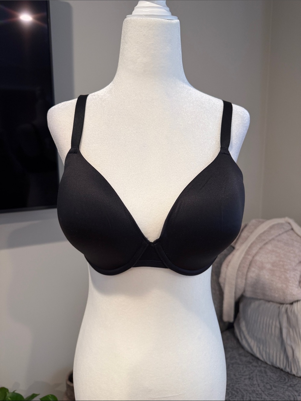 NATORI Everyday Black T-Shirt Bra - 32G